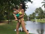 Daniela Albuquerque posa de biquíni em foto fofa com a filha
