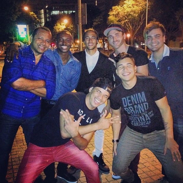 Thiaguinho, Neymar e amigos (Foto: Reprodução/ Instagram)