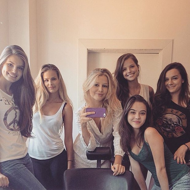 Camila Queiroz, Yasmin Brunet, Raíssa Batista, Ágatha Moreira, Bella Piero e Mariana Molina (Foto: Instagram)