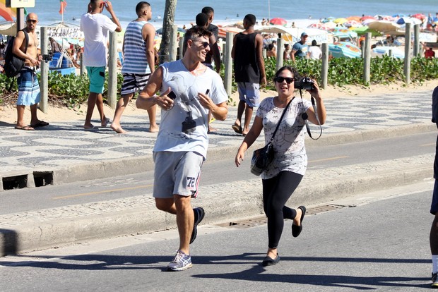 Reynaldo Gianecchini corre na orla (Foto: JC Pereira / AgNews)