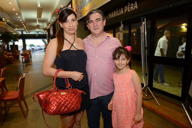 Isadora Ribeiro e família (Foto: Léo Marinho / AG. News)