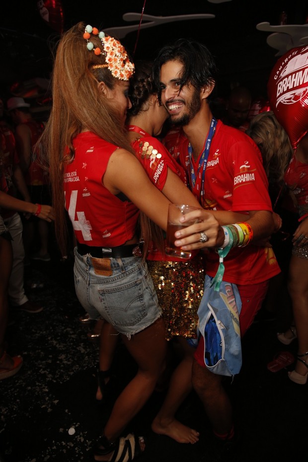 Thaila Ayala e Sophie no carnaval no Rio de Janeiro (Foto: Felipe Panfili/ Ag. News)