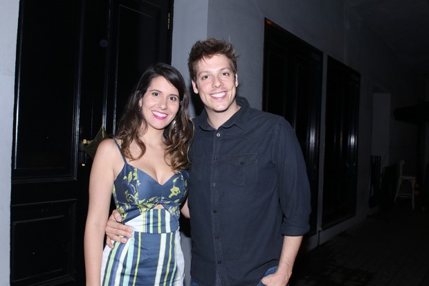 Marco Luque e a namorada na festa de aniversário de Dani Calabresa no sábado, 14, em São Paulo (Foto: Thiago Duran/AgNews)