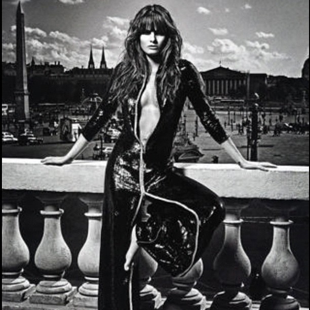 Isabeli Fontana posa para a 'Vogue' francesa (Foto: Instagram)