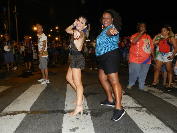 Tânia Oliveira e Cacau Protásio em ensaio de rua da União da Ilha no Rio (Foto: Divulgação)