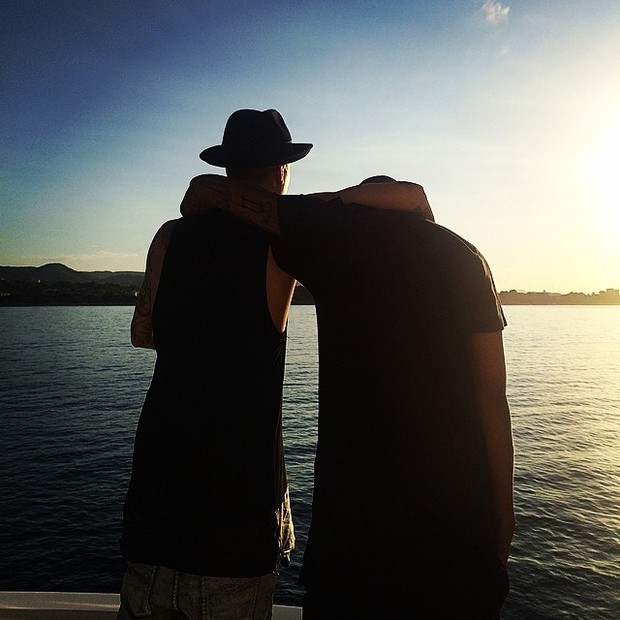 Justin Bieber e o amigo Khalil em Ibiza (Foto: Instagram/ Reprodução)