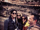 Com a namorada, Malvino Salvador visita ponto turístico na Itália