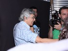 Caetano Veloso faz saída tumultuada após apresentação no Rio