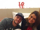 Preta Gil e marido posam em hotel em São Paulo após lua de mel