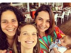 Fernanda Rodrigues posta foto com o filho e amigas