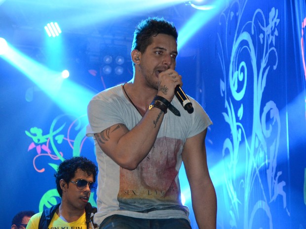 Felipe Pezzoni, da banda Eva, em micareta em Fortaleza (Foto: Fred Pontes/ Divulgação)
