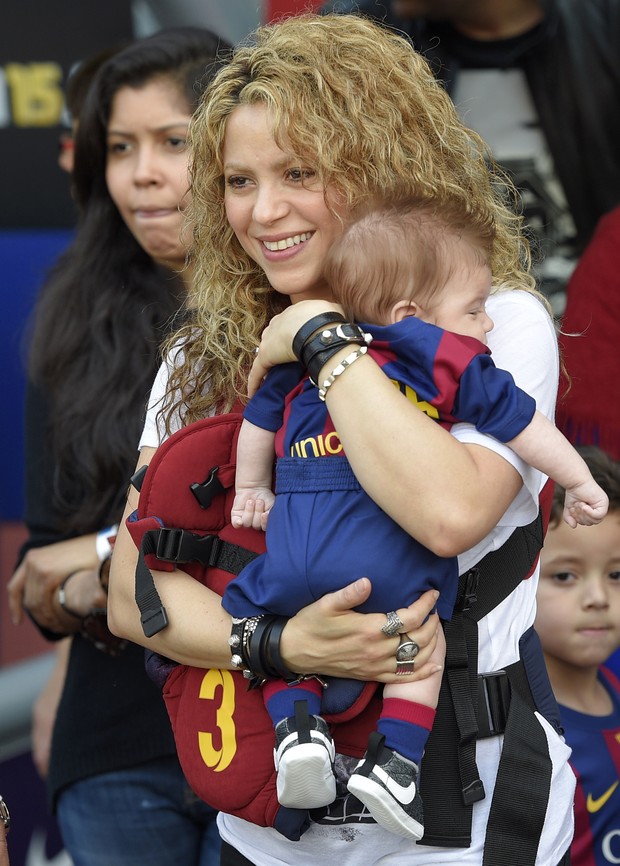 Shakira e Sasha (Foto: AFP)