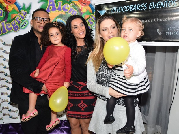 Scheilla Carvalho, Tony Sales, Giulia, Sheila Mello com a filha Brenda (Foto: Caio Duran e Thiago Duran/AgNews)