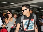 Com filho e marido, Megan Fox desembarca em São Paulo