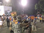 Laíla, diretor de Carnaval da Beija-flor, faz ritual de proteção antes de desfile
