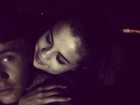 Voltaram? Justin Bieber posa abraçado com Selena Gomez