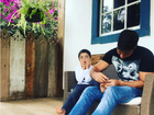 Juliana Paes posta foto bem-humorada do filho: 'Dia de faxina'