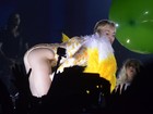 Miley Cyrus provoca em show no Rio