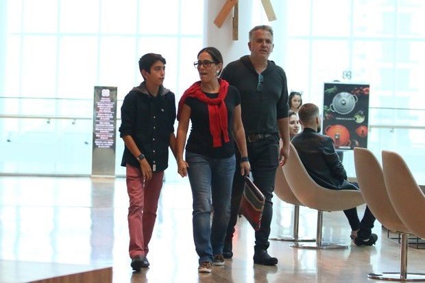 Glória Pires passei com a família (Foto: AgNews)