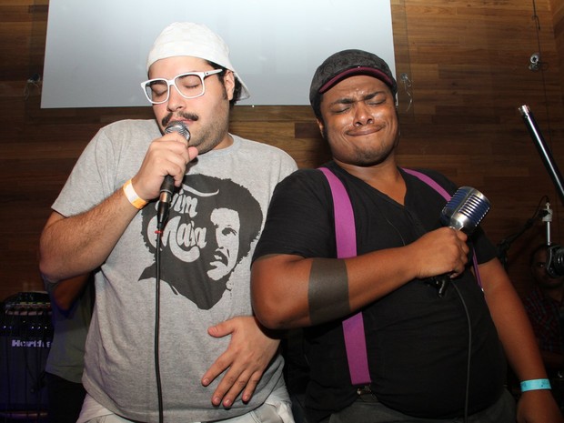 Tiago Abravanel canta em bar na Zona Sul do Rio (Foto: Foto Rio News)