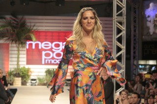 Giovanna Ewbank desfila em São Paulo (Foto: Leo Franco e Thiago Duran / AgNews)