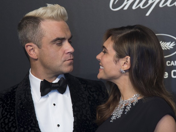 Robbie Williams e a mulher, Ayda Field, em festa em Cannes, na França (Foto: Yves Herman/ Reuters)