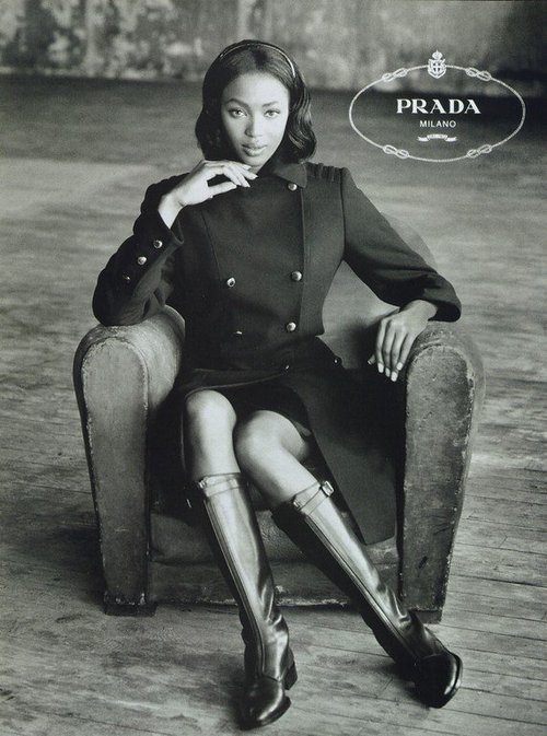 Naomi Campbell em campanha da Prada em 1994 (Foto: Divulgação)