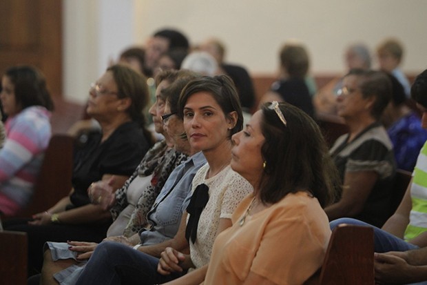 Deborah Secco em culto da Paróquia São Marcos (Foto: Gabriel Rangel / AgNews)