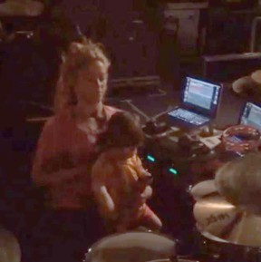 Shakira tocando bateria com o filho (Foto: Instagram / Reprodução)