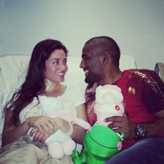 Ex-BBB Maria Melilo com o namorado, Serginho Moraes, em hospital em São Paulo (Foto: Instagram/ Reprodução)