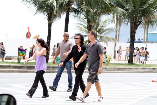 Tony Iommi, guitarrista do Black Sabbath, faz caminhada (Foto: Andre Freitas/ Ag. News)