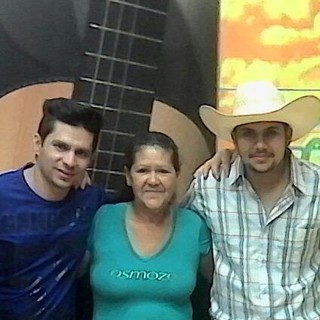 Marcos e Ryan com a mãe, Lourdes (Foto: Reprodução/Facebook)