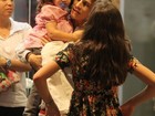 Ingrid Guimarães passeia com a filha em shopping, no Rio