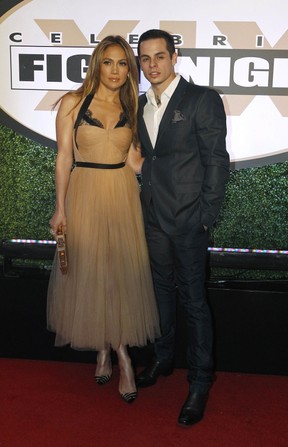 Jennifer Lopez e o namorado, Casper Smart, em evento em Phoenix, nos Estados Unidos (Foto: Ralph Freso/ Reuters)