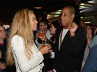 De shortinho, Beyoncé dança com Jay-Z em festa de lançamento de CD