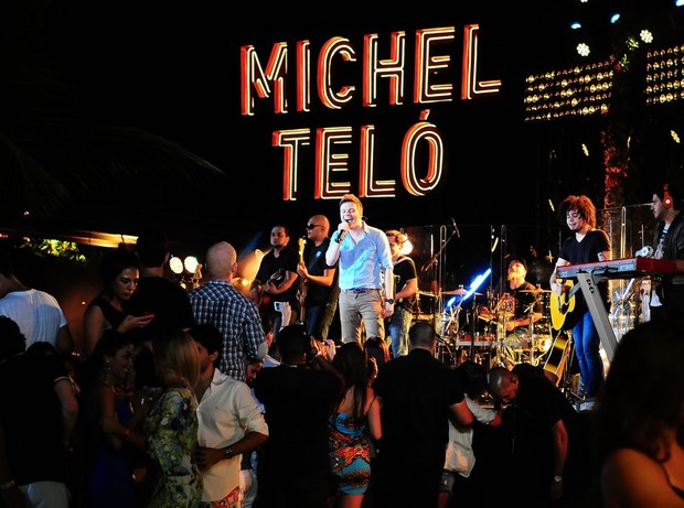 Michel Teló em gravação de DVD no Guarujá, em São Paulo (Foto: Francisco Cepeda e Léo Franco/ Ag. News)