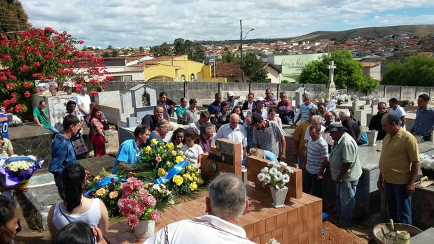 Enterro de Célio Borges, pai do Ken Humano (Foto: EGO)