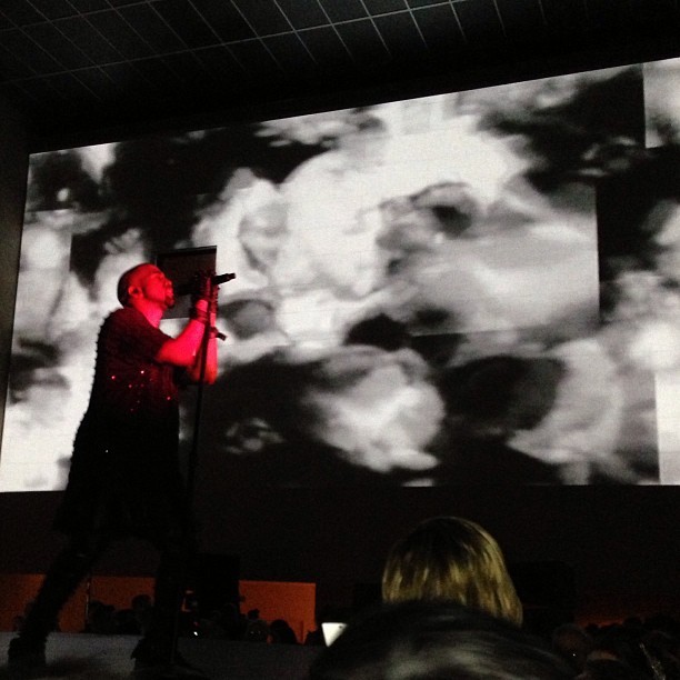 Kanye West se apresenta em baile de gala do MET, em Nova York (Foto: Instagram/ Reprodução)