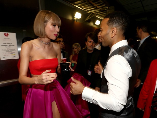 Taylor Swift e John Legend no Grammy, em Los Angeles, nos Estados Unidos (Foto: Christopher Polk/ Getty Images/ AFP)