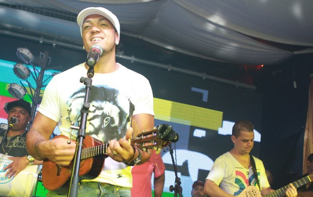 O show de Belo agitou o público (Foto: Raphael Mesquita/Photo Rio News)