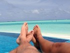 Nas ilhas Maldivas, Mayra Cardi posta foto dos pés: 'Praia ou piscina?'