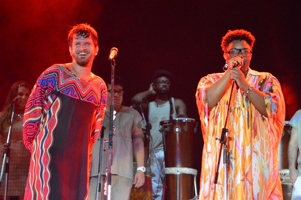Ellen Oléria, do 'The Voice Brasil', canta com Saulo Fernandes, da Banda Eva, no Festival de Verão de Salvador, na Bahia (Foto: Felipe Souto Maior/ Ag. News)