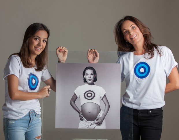 Carolina Ferraz e a filha Valentina (Foto: Divulgação)
