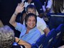 Roberto Carlos agita plateia de Tom Cavalcante em espetáculo