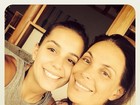 Carolina Ferraz faz selfie com a filha e seguidores comentam: 'Sua cara'