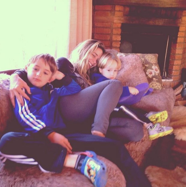 Dani Winits com os filhos Noah e Guy (Foto: Instagram / Reprodução)