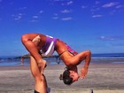 Mayra Cardi exibe corpo sarado em foto de treino de ioga com o marido