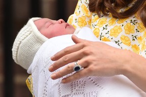 Kate Middleton e príncipe William - nascimento do bebê real (Foto: AFP)