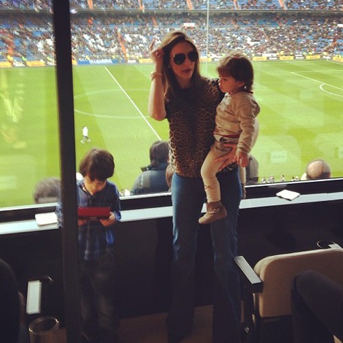 Carol Celico leva filhos a jogo de Kaká, em Madri, na Espanha (Foto: Reprodução/Instagram)