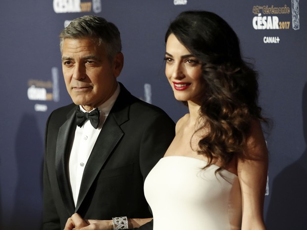 George Clooney e a mulher, Amal Alamuddin, em premiação em Paris, na França (Foto: Gonzalo Fuentes/ Reuters)